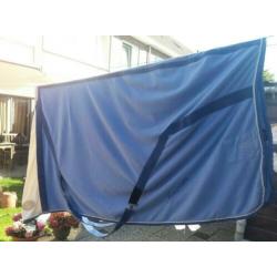 2 fleece dekens (1 met vaste hals)+4 dekjes met naam Nouveau