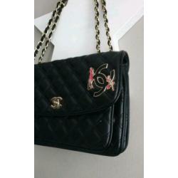 Chanel flap bag tas zwart chain ketting CC button patch