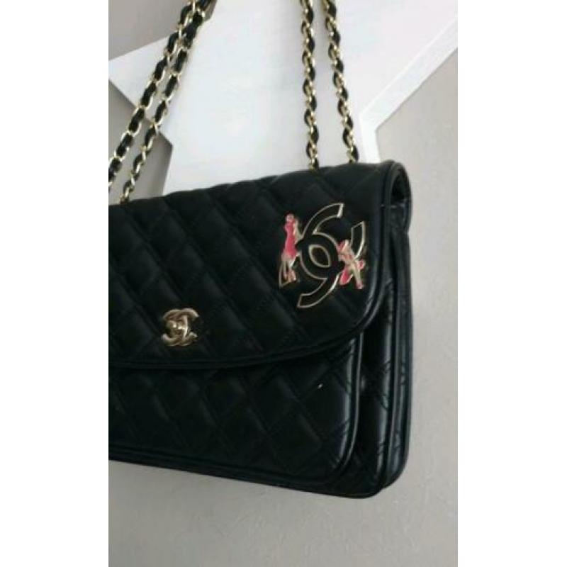 Chanel flap bag tas zwart chain ketting CC button patch