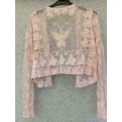 lichtrose gaas/kanten vestje met vlinders/bloemen mt S
