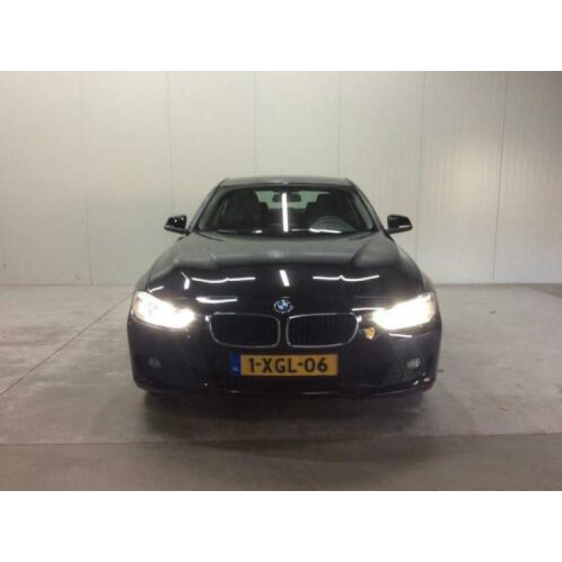 BMW 3-Serie 320i 184pk Aut Executive