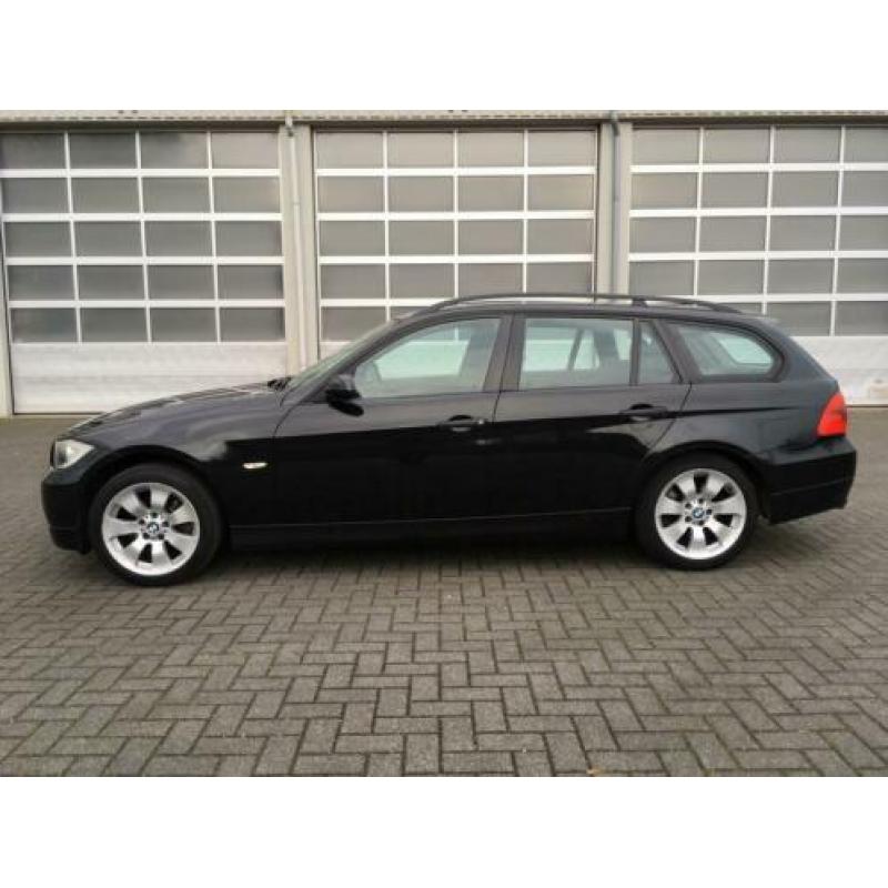 BMW 3-Serie 2.0 I 320 Touring AUT 2005 Zwart