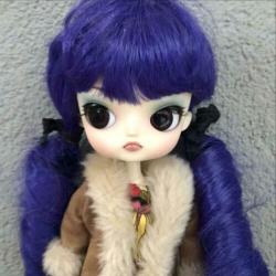 Leuke Pullip bjd doll met paars lang haar - cute en brutaal