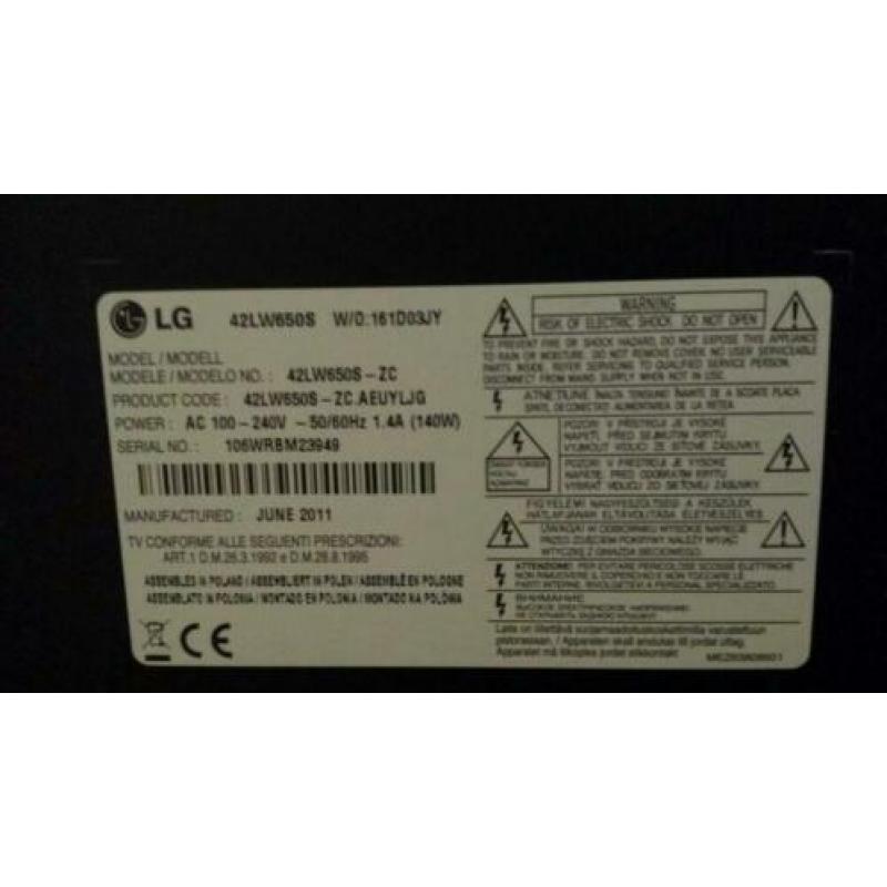 LG televisie 42 inch witte balk rechts.