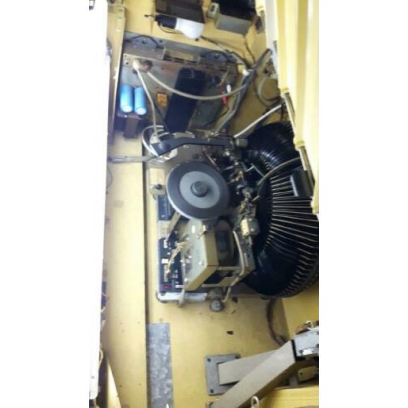 Ami r_81 jukebox. Gevuld met 100 singels.
