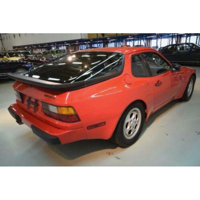 Porsche 944
