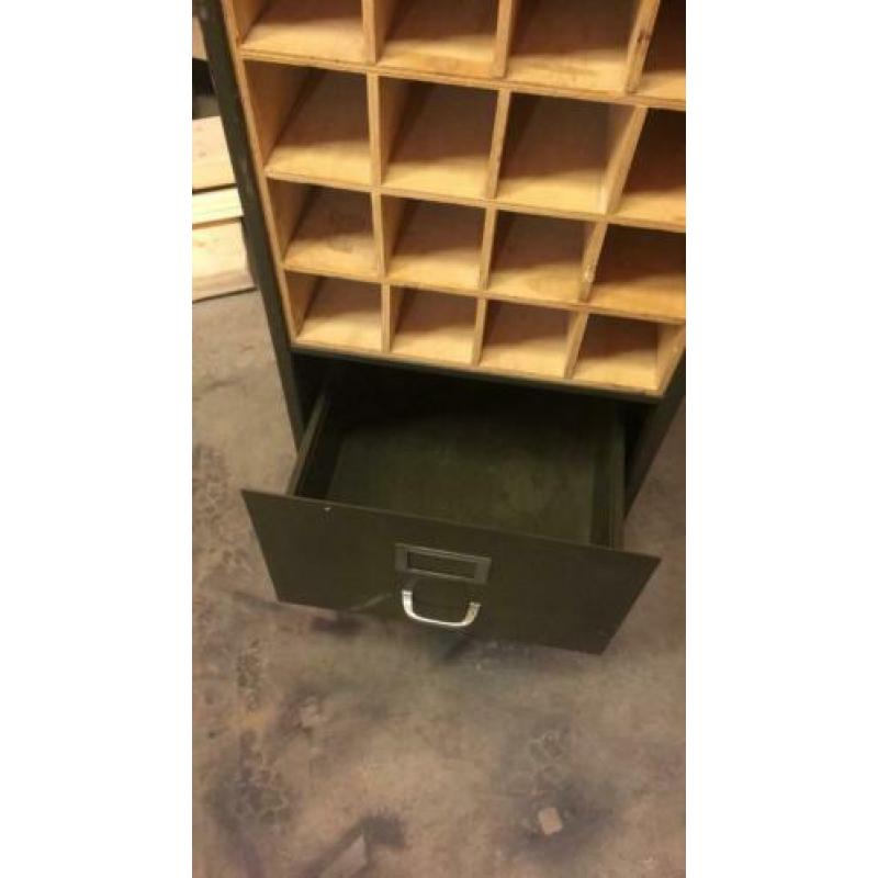 Archiefkast / wijnkast / drankenkast