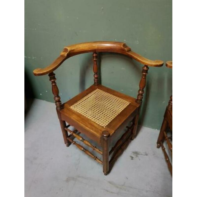 Stel Oude Beukenhouten Hoekstoelen. €100,-.