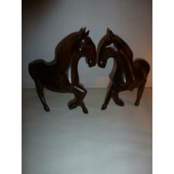 2 houten paarden