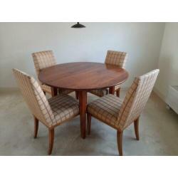 Ronde eettafel - te vergroten - met stoelen