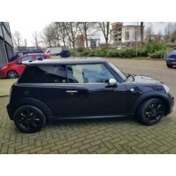 Mini 1.6 Holland Street 116 PK Zwart