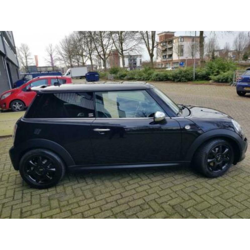 Mini 1.6 Holland Street 116 PK Zwart
