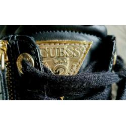 quess sneakers maat 38!