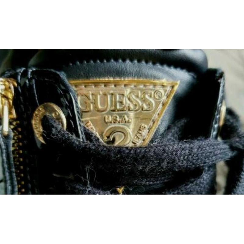 quess sneakers maat 38!