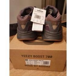 Yeezy Boost 700 V2 Geode 38EU/5.5US Deadstock