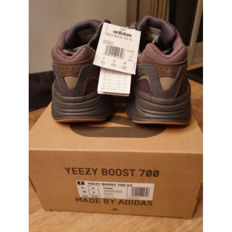 Yeezy Boost 700 V2 Geode 38EU/5.5US Deadstock