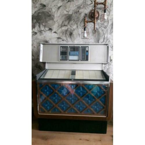 Ami r_81 jukebox. Gevuld met 100 singels.