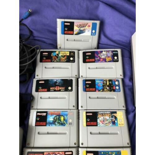 Super Nintendo met 13 games en controllers