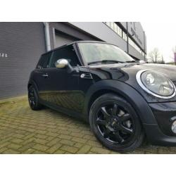 Mini 1.6 Holland Street 116 PK Zwart