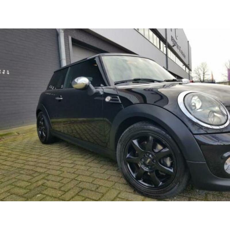 Mini 1.6 Holland Street 116 PK Zwart