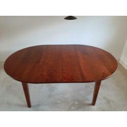Ronde eettafel - te vergroten - met stoelen