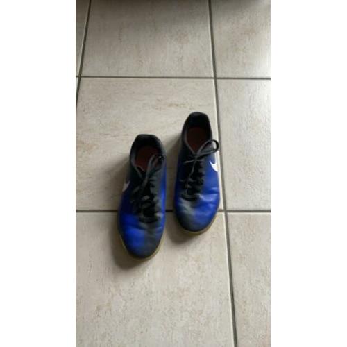 Nike schoenen blauw met zwart maat 36