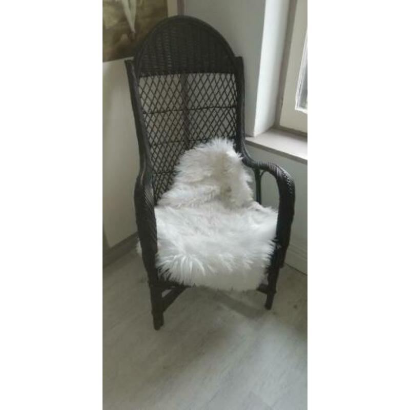Stoere zwarte rotan stoel