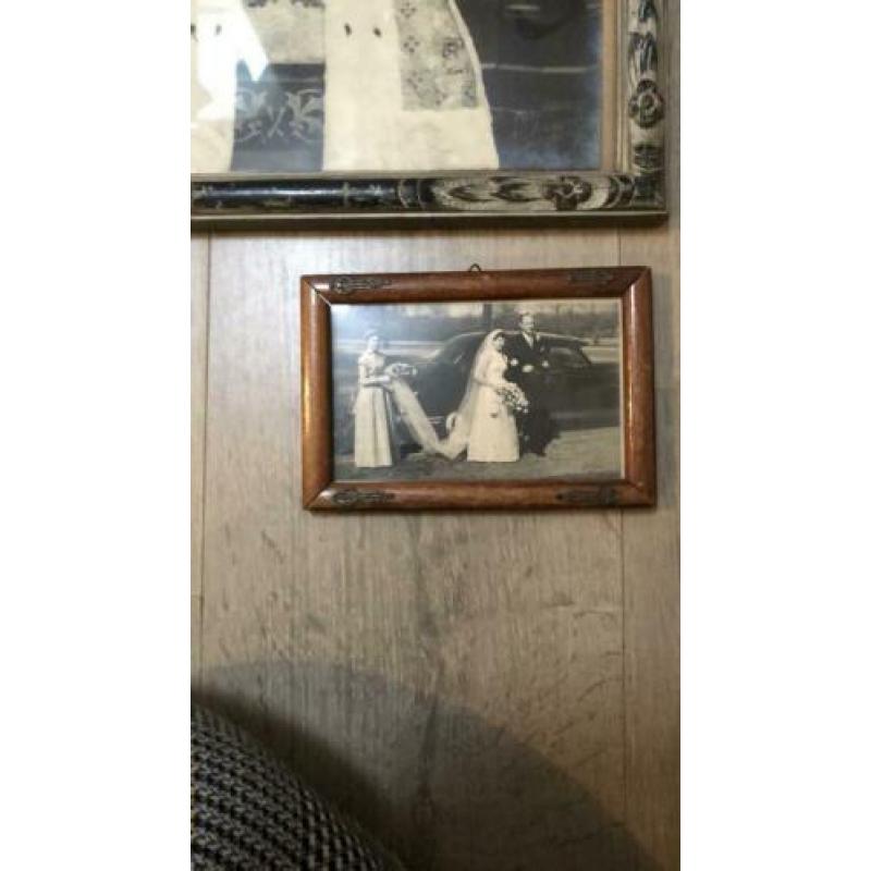 Oude schilderijlijsten met afbeeldingen