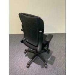 Ahrend 230 / Nieuwe stof / Refurbished