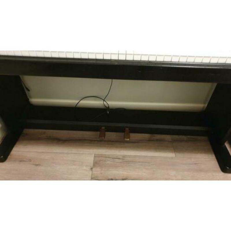 Elektrische Piano Technics met gewogen toetsen.