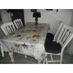 eettafel met 4 stoelen