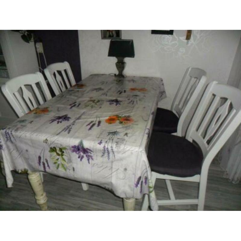 eettafel met 4 stoelen