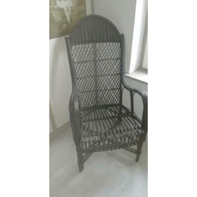 Stoere zwarte rotan stoel