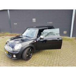Mini 1.6 Holland Street 116 PK Zwart