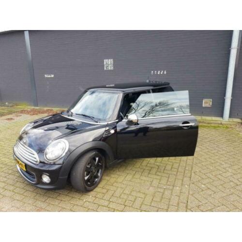 Mini 1.6 Holland Street 116 PK Zwart
