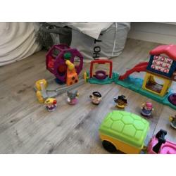Set van Little People, kermis, met heel veel poppetjes!