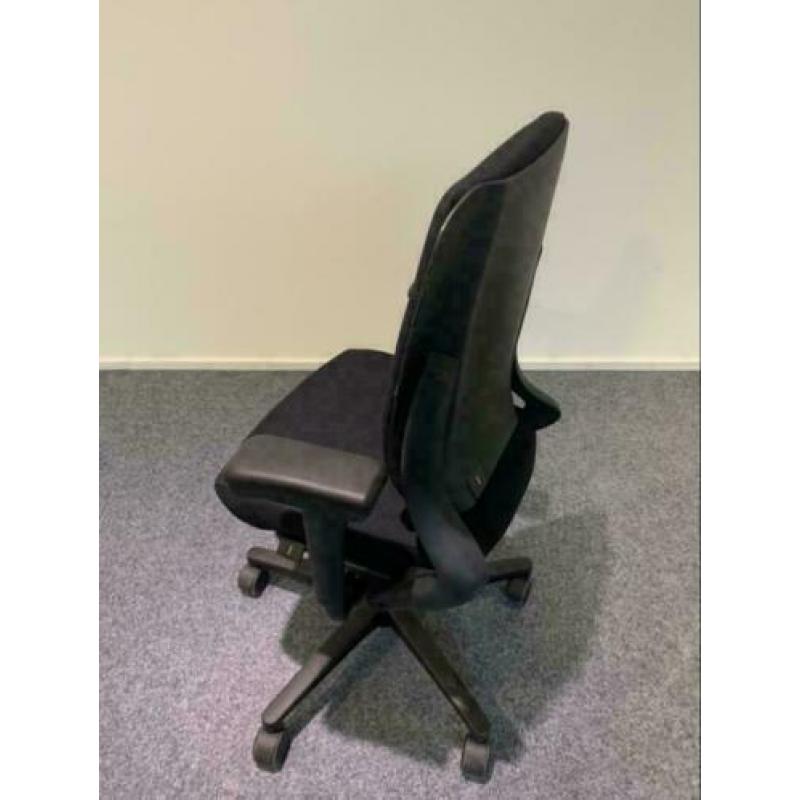 Ahrend 230 / Nieuwe stof / Refurbished