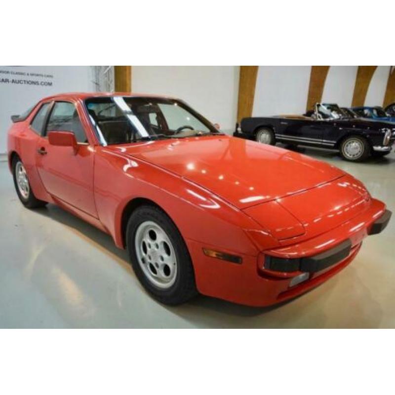 Porsche 944