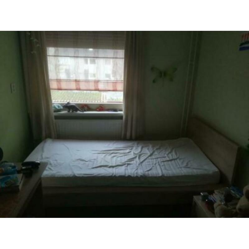 Bed met lattenbodem (200x90cm)