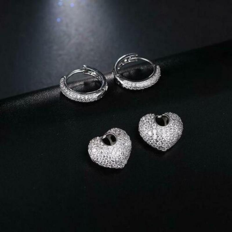 Oorbellen creolen hartjes platinum plated zirconia's zilver