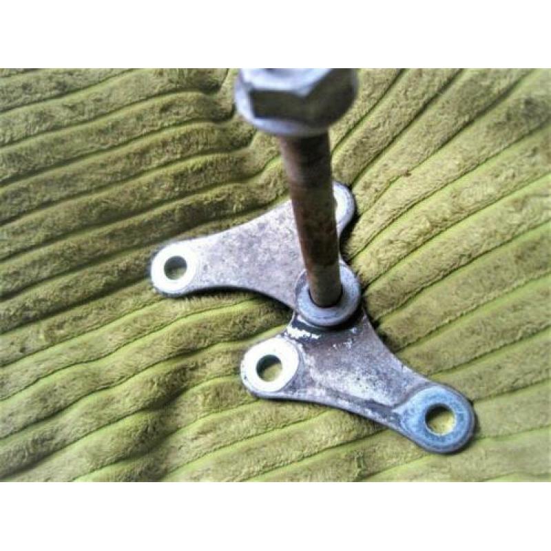 KTM LC4 motorophang bracket motorsteun blokbeugel