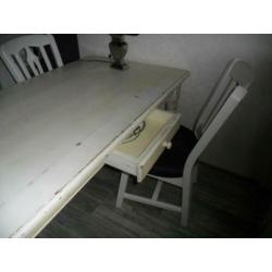 eettafel met 4 stoelen
