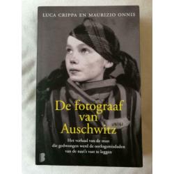 Oorlogsroman "De fotograaf van Auschwitz". In prima staat.
