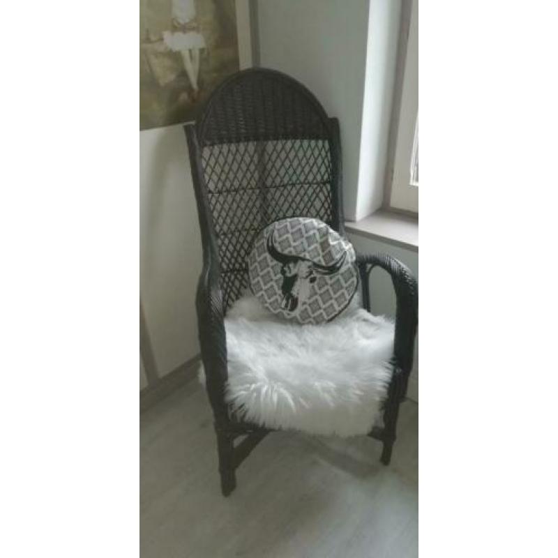 Stoere zwarte rotan stoel