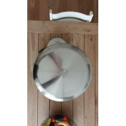 Mooie bureaulamp/ tafel lamp, strak vormgegeven.