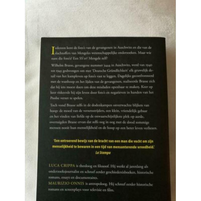 Oorlogsroman "De fotograaf van Auschwitz". In prima staat.