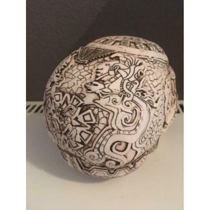 Skull / schedel uit Midden Amerika met Maya tekeningen , gem