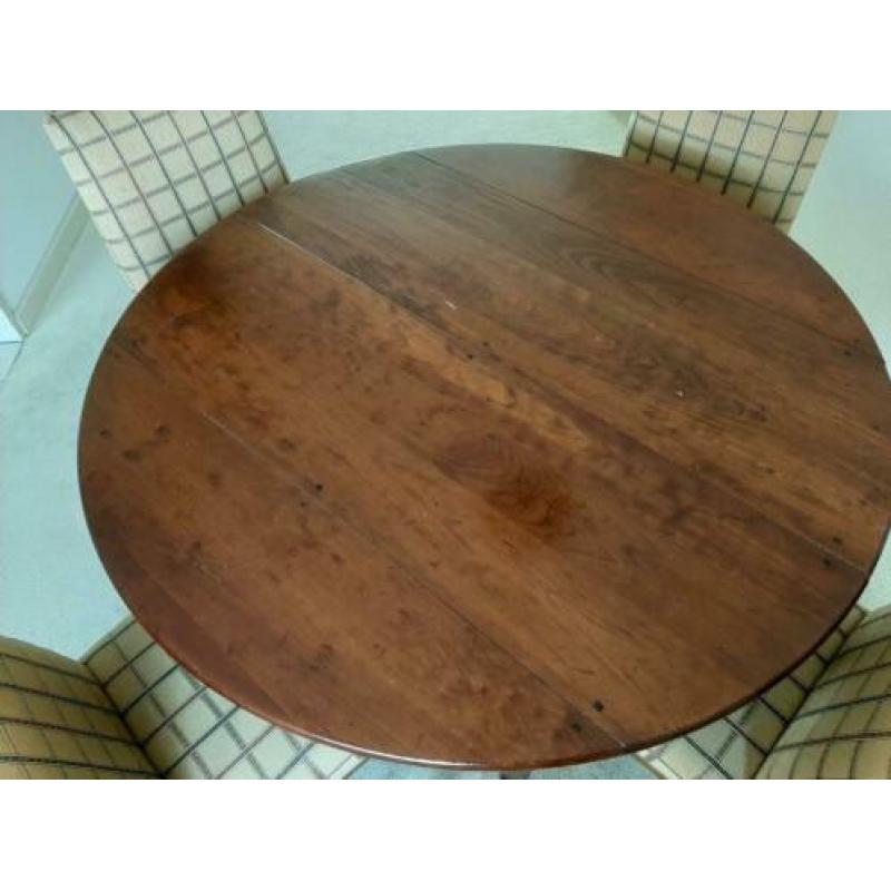 Ronde eettafel - te vergroten - met stoelen