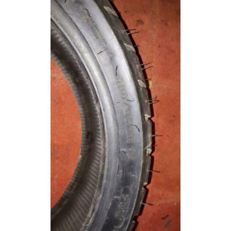 Metzeler achterband. Nieuw. 180/55 ZR 17