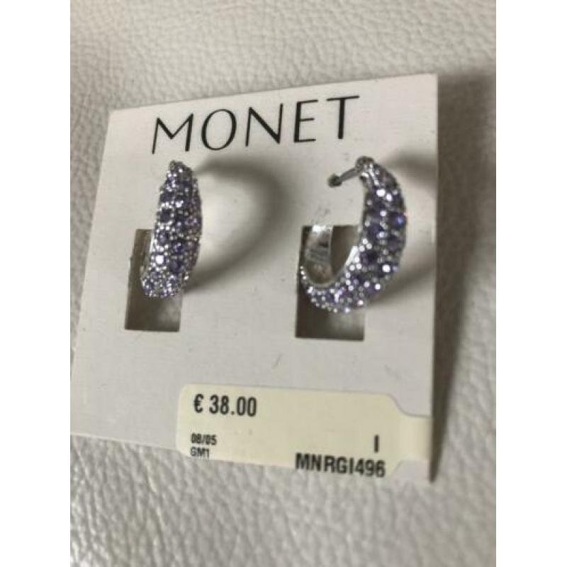 ketting met bijpassende oorbellen van het merk Monet